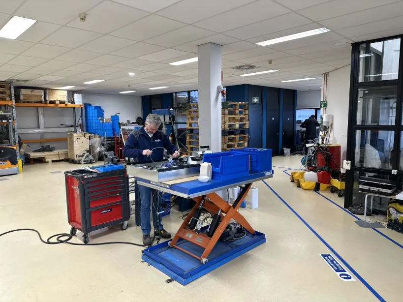 Fontijne medewerker assemblage