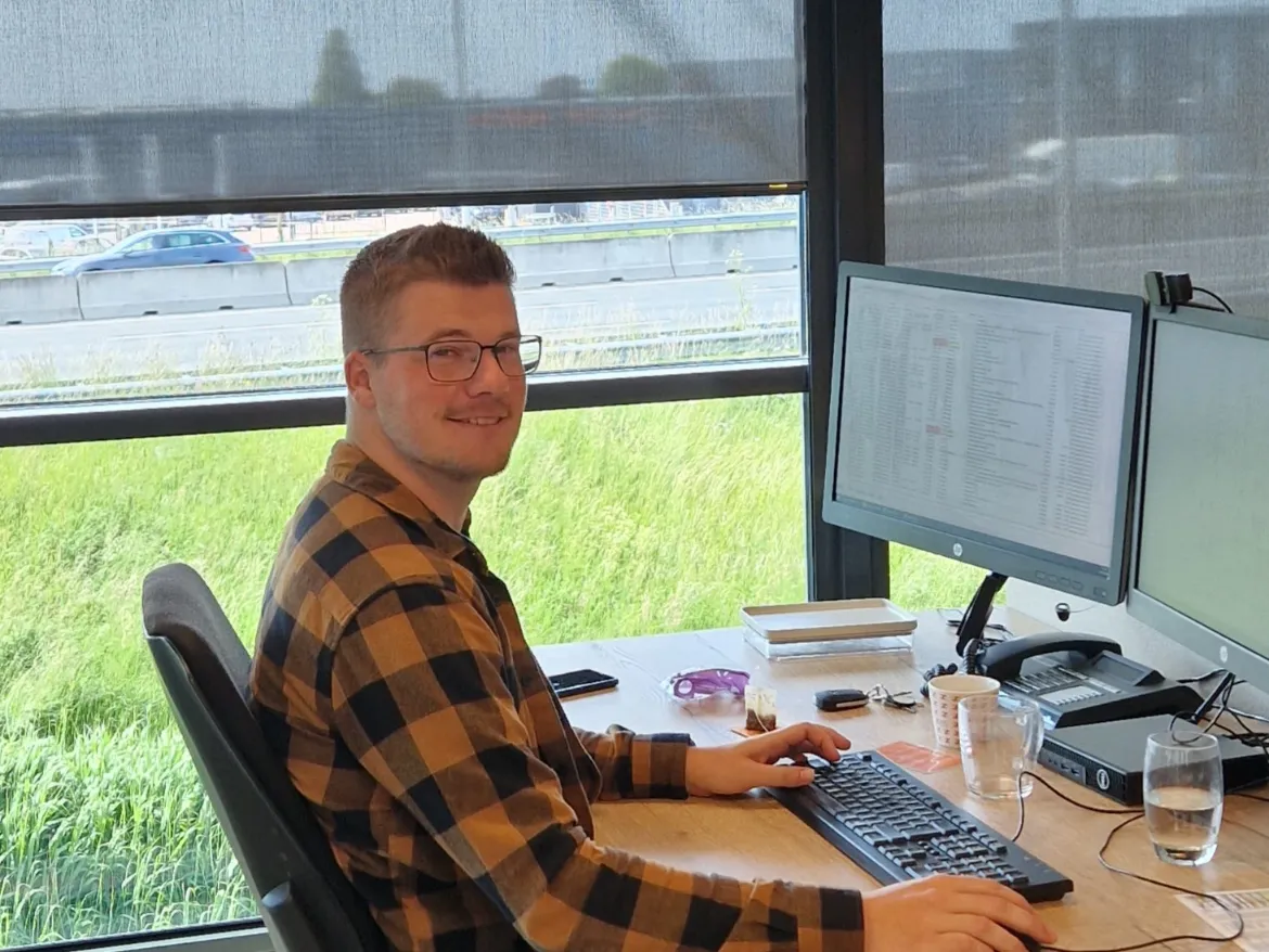 HTC Kantoor medewerker met bril l