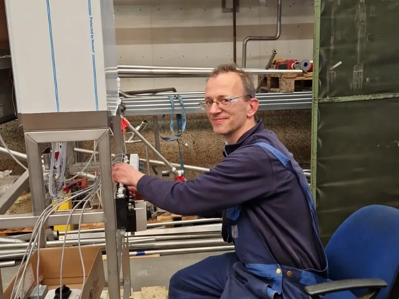 Lekkerkerker Montage medewerker met plezier aan het werk l