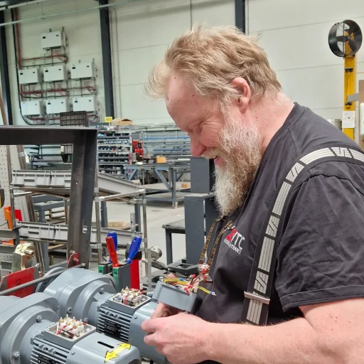 HTC megatronica medewerker fabriek l