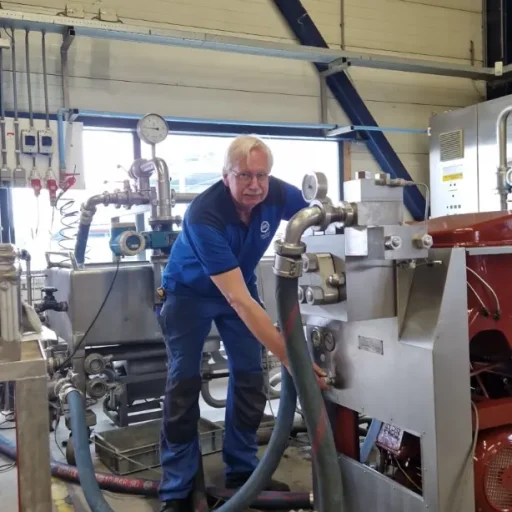 Lekkerkerker medewerker bij speciaal machine p