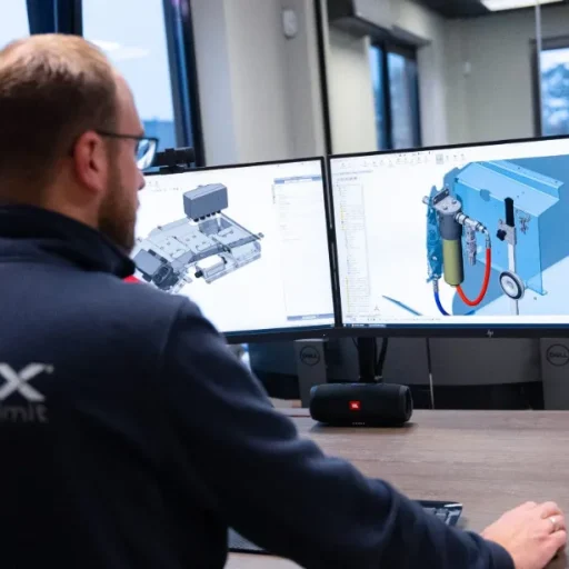 Hyrax mechanical engineer aan het werk