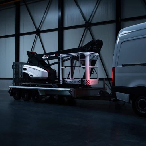 hyrax-hoogwerker-vervoeren-achter-de-bus